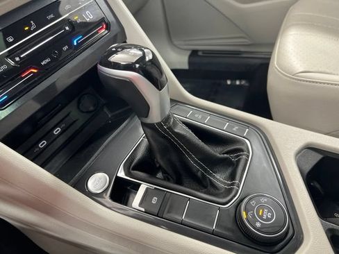 Used 2024 Volkswagen Tiguan SE R-Line AWD/4WD image 17