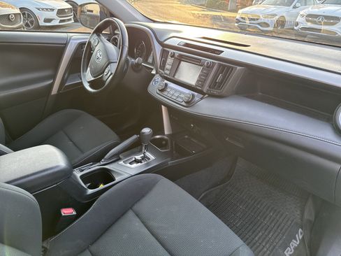 Used 2018 Toyota RAV4 XLE AWD/4WD image 14