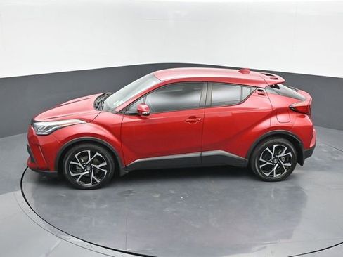 Used 2022 Toyota C-HR XLE image 12