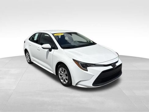 Used 2025 Toyota Corolla LE FWD image 8