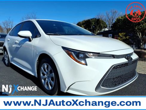 Used 2020 Toyota Corolla LE image 1