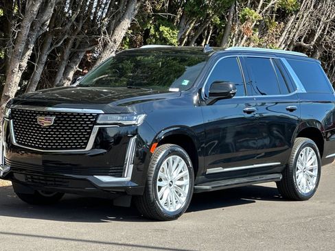 Used 2024 Cadillac Escalade Luxury image 8