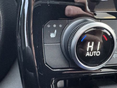 Certified 2023 Toyota Highlander XLE image 16