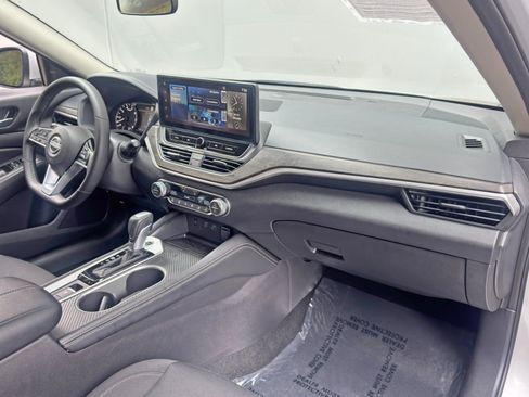Used 2025 Nissan Altima 2.5 SV w/ SV Premium Package FWD image 14