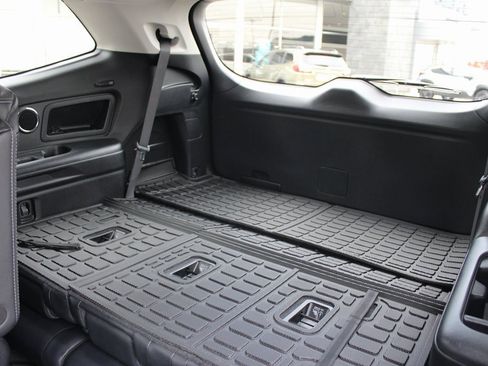 Certified 2022 Subaru Ascent Limited w/ Technology Package image 32