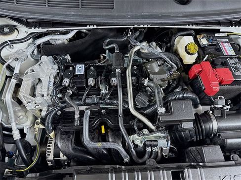 Certified 2025 Nissan Kicks SR image 30