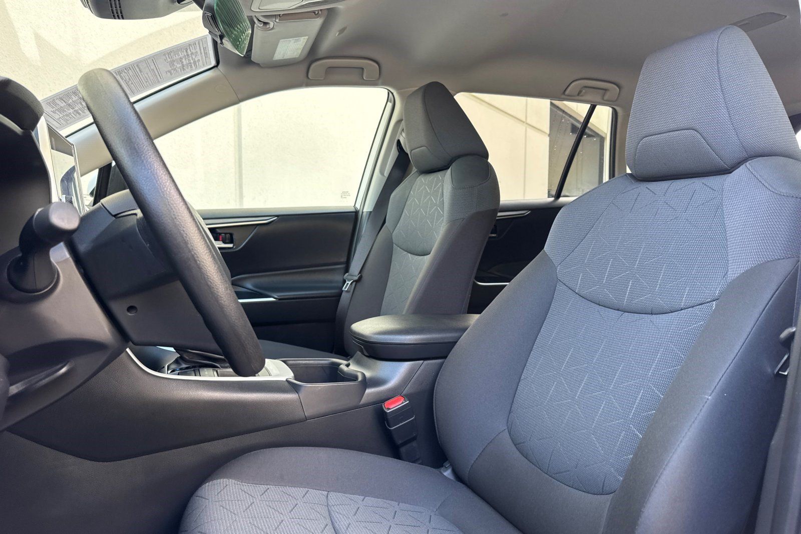 Used 2025 Toyota RAV4 XLE FWD image 5