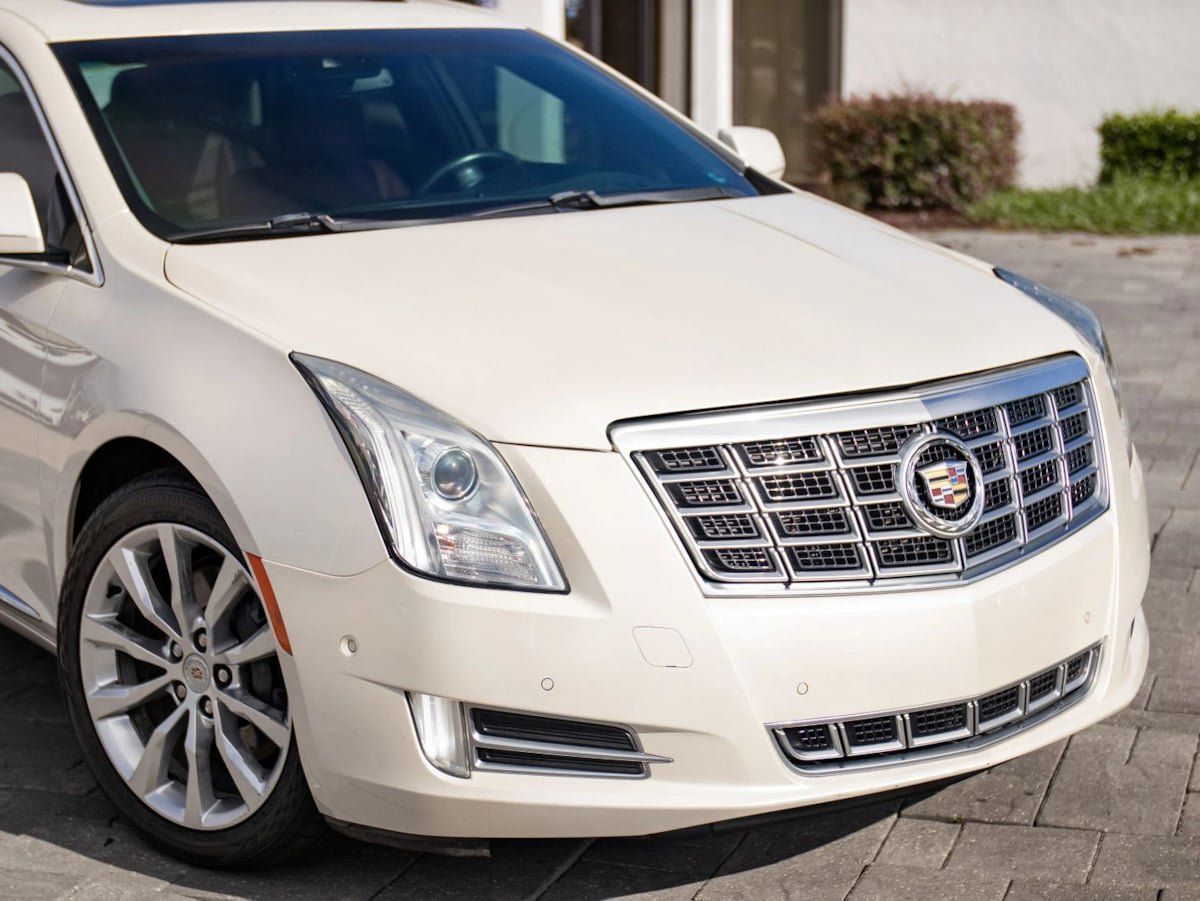 Used 2015 Cadillac XTS Luxury w/ Driver Awareness Package FWD image 2