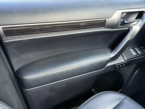 Used 2023 Lexus GX 460 Premium image 34
