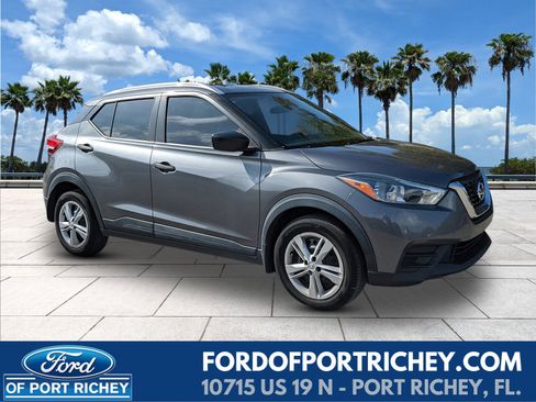 Used 2018 Nissan Kicks S image 1