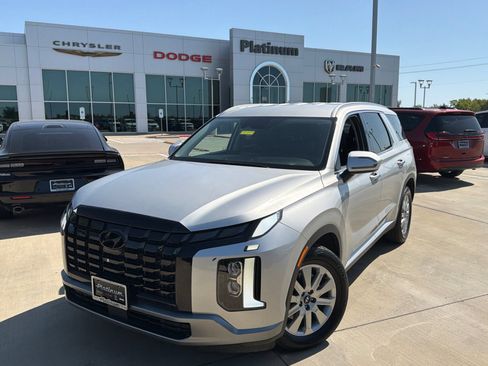 Used 2024 Hyundai Palisade SEL FWD image 1