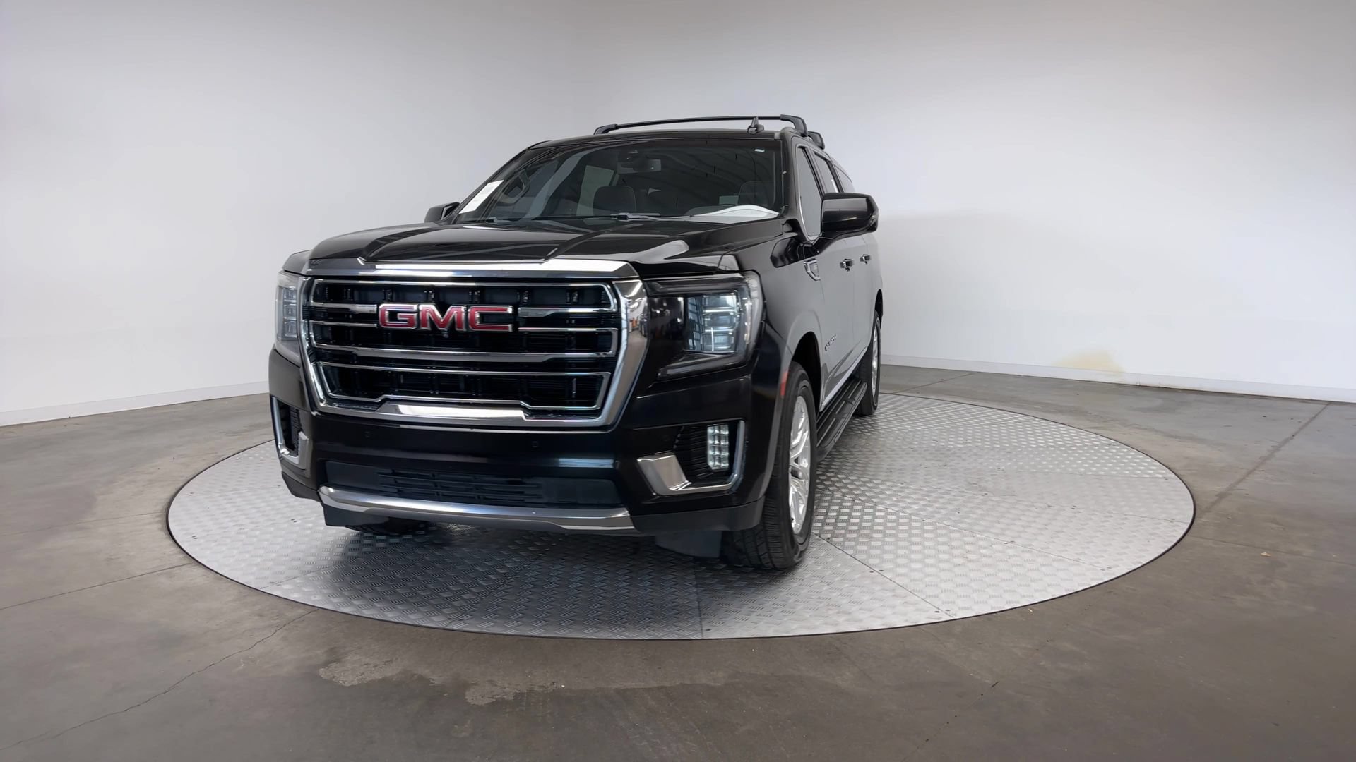 Used 2021 GMC Yukon XL SLT w/ SLT Luxury Plus Package AWD/4WD image 3