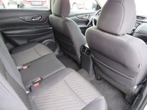 Used 2018 Nissan Rogue SV image 23