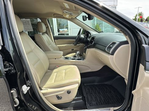 Used 2019 Jeep Grand Cherokee Limited AWD/4WD image 24