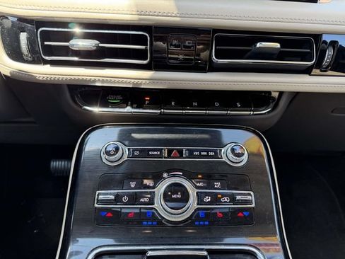 Used 2022 Lincoln Nautilus Reserve AWD/4WD image 19