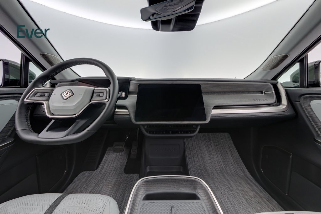 Used 2025 Rivian R1S Adventure Dual AWD/4WD image 28