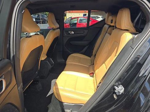 Used 2019 Volvo XC40 T5 Momentum AWD/4WD image 9