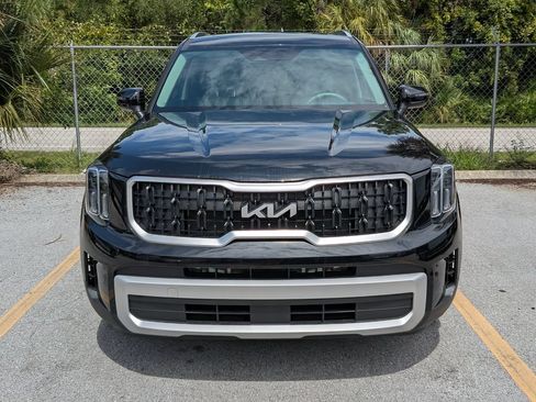Used 2025 Kia Telluride EX w/ EX Captain's Chair Package FWD image 2