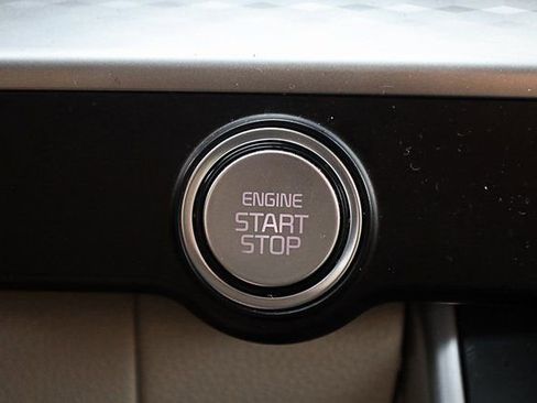 Certified 2023 Kia Carnival LX image 13