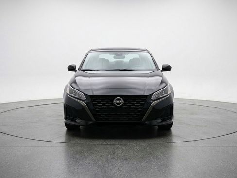 Used 2025 Nissan Altima 2.5 SV image 2
