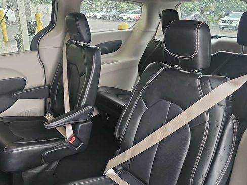 Used 2023 Chrysler Pacifica Touring-L FWD image 24