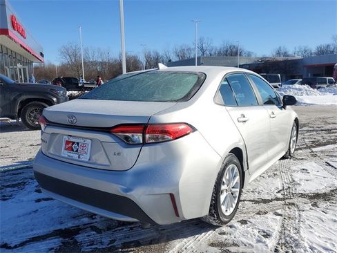 Used 2020 Toyota Corolla LE w/ LE Premium Package image 4