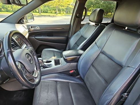 Used 2018 Jeep Grand Cherokee Altitude AWD/4WD image 18