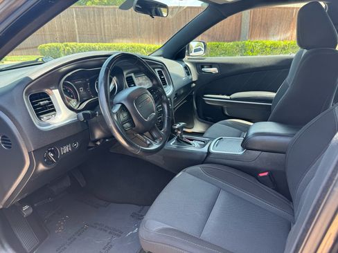 Used 2020 Dodge Charger SXT RWD image 18