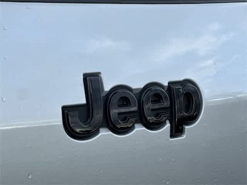 Used 2023 Jeep Grand Cherokee L Laredo image 19