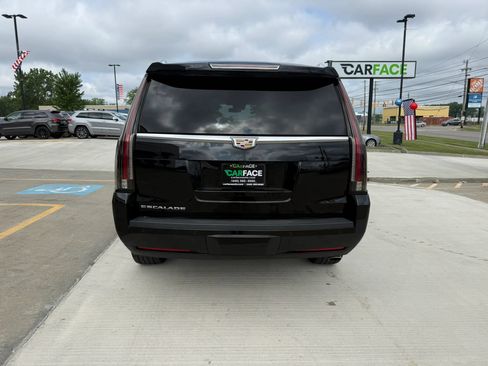 Used 2018 Cadillac Escalade Premium Luxury w/ LPO, Radiant Package AWD/4WD image 11