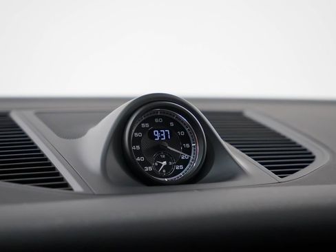 Used 2026 Porsche Macan AWD/4WD image 19