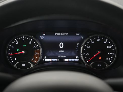 Used 2023 Jeep Renegade Trailhawk w/ Trailhawk Elite Group AWD/4WD image 28