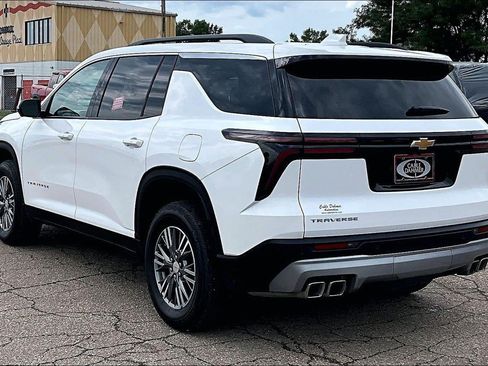 Used 2026 Chevrolet Traverse LT w/ Driver Confidence Package FWD image 5
