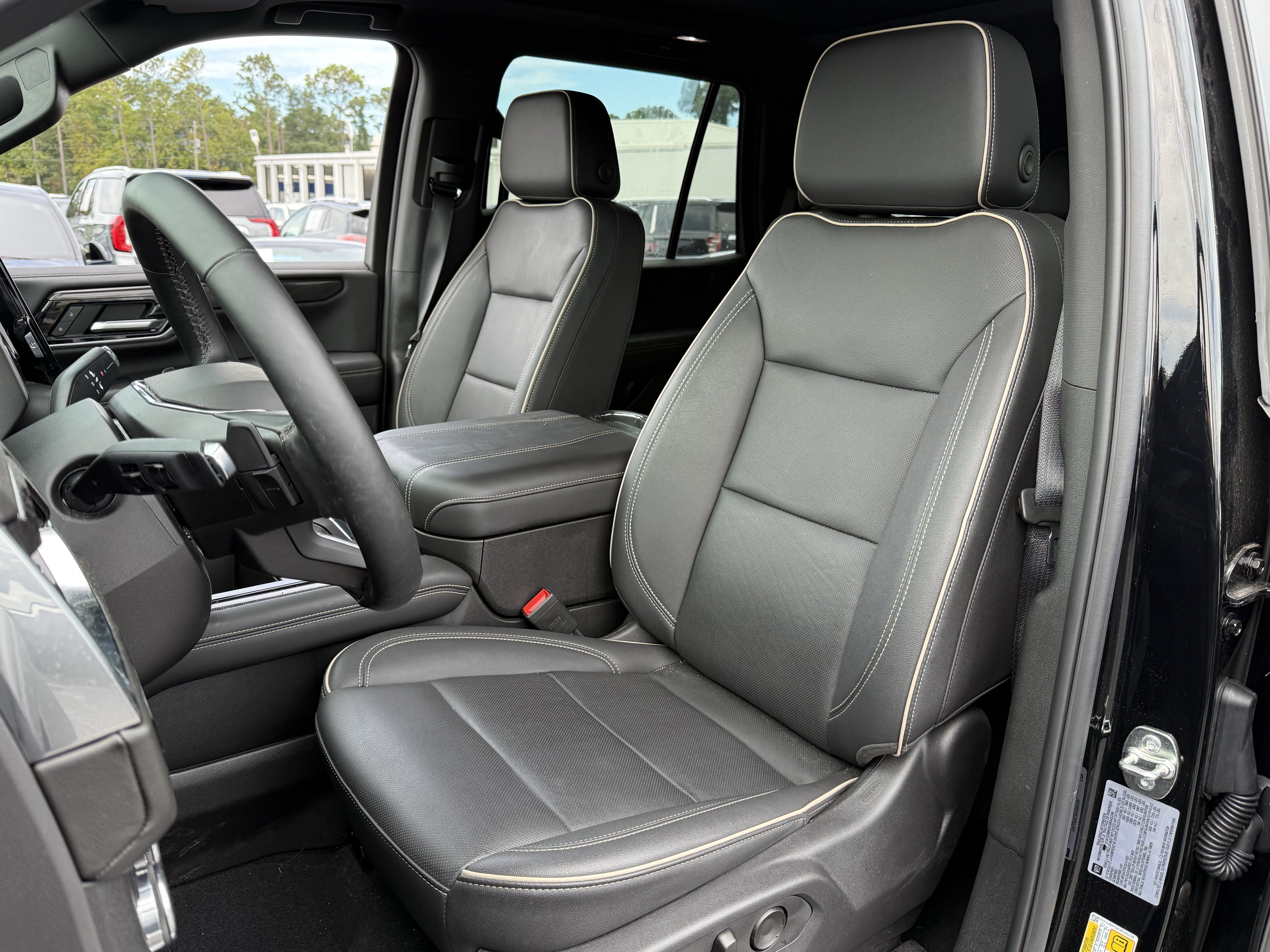 Used 2025 GMC Yukon Elevation AWD/4WD image 7