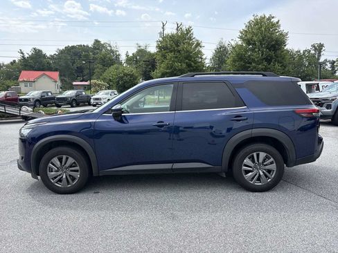 Used 2025 Nissan Pathfinder SV FWD image 9