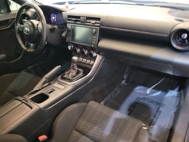 Used 2024 Toyota GR86 RWD image 9
