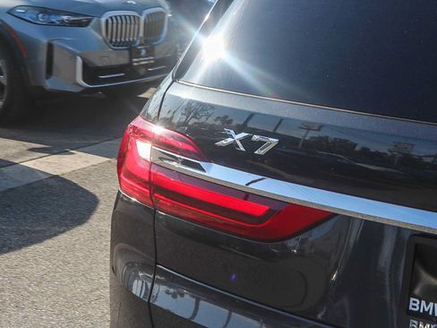 Used 2022 BMW X7 xDrive40i w/ Premium Package AWD/4WD image 7