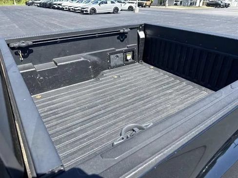 Used 2017 Toyota Tacoma TRD Off-Road w/ Tow Package (A/T) AWD/4WD image 15