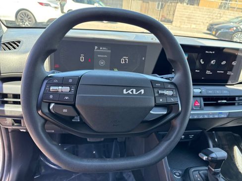 Used 2025 Kia K4 FWD image 27