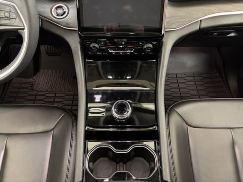 Used 2023 Jeep Grand Cherokee L Limited image 21