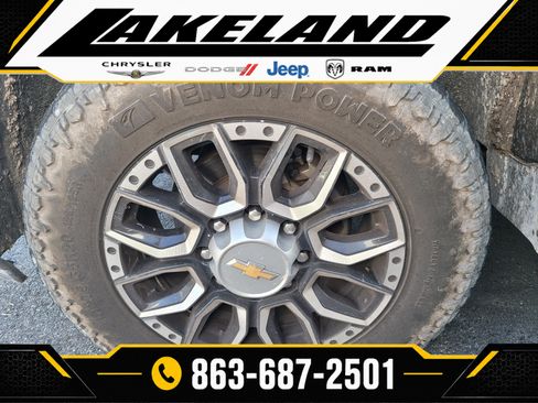 Used 2024 Chevrolet Silverado 2500 LT AWD/4WD image 9