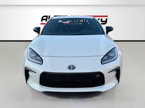 Used 2023 Toyota GR86 Premium image 2