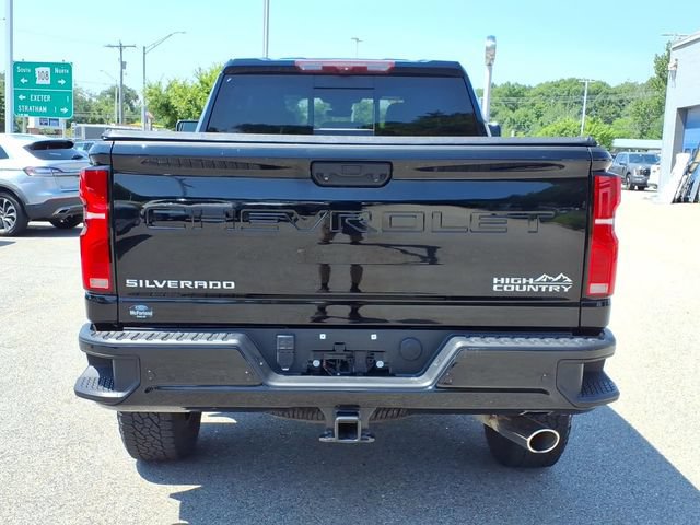 Used 2024 Chevrolet Silverado 2500 High Country w/ Technology Package AWD/4WD image 4
