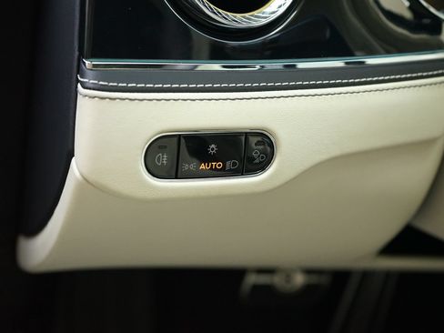 Used 2023 Bentley Flying Spur Azure AWD/4WD image 32