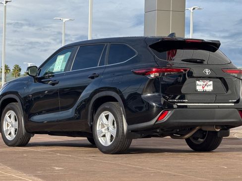 Certified 2024 Toyota Highlander LE image 7