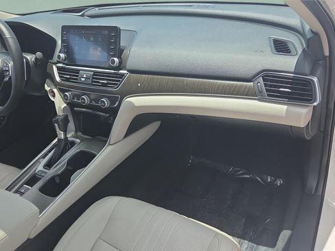Used 2018 Honda Accord Touring image 16