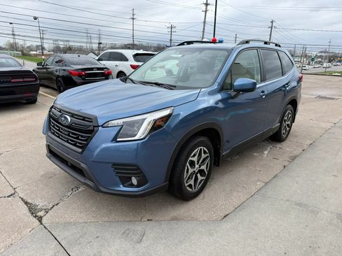 Used 2022 Subaru Forester Premium AWD/4WD image 6