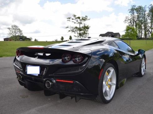 Used 2022 Ferrari F8 Tributo image 9