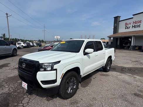 Used 2025 Nissan Frontier SV w/ Tow Package RWD image 1