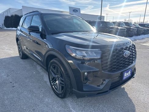 Used 2025 Ford Explorer ST-Line w/ Premium Package image 3